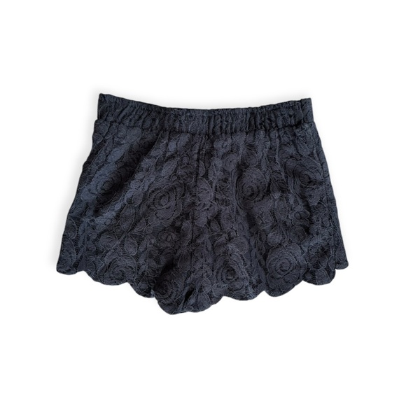 Pins and Needles black scallop edge lace shorts new - Picture 2 of 10